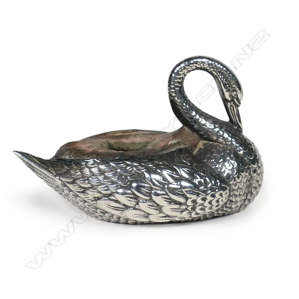 An Edwardian silver swan pin cushion, Image 1++