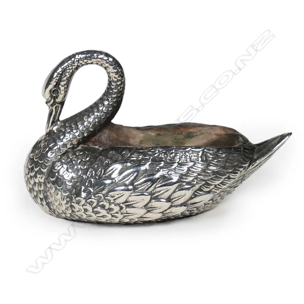 An Edwardian silver swan pin cushion, Image 1++