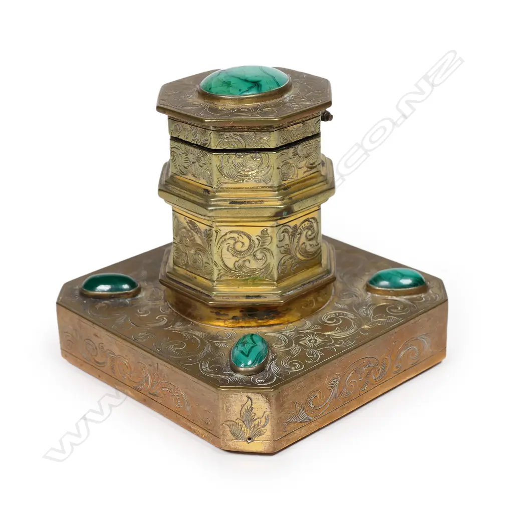 A gilt bronze paperweight inkwell set with malachite cabochons, Image 1++