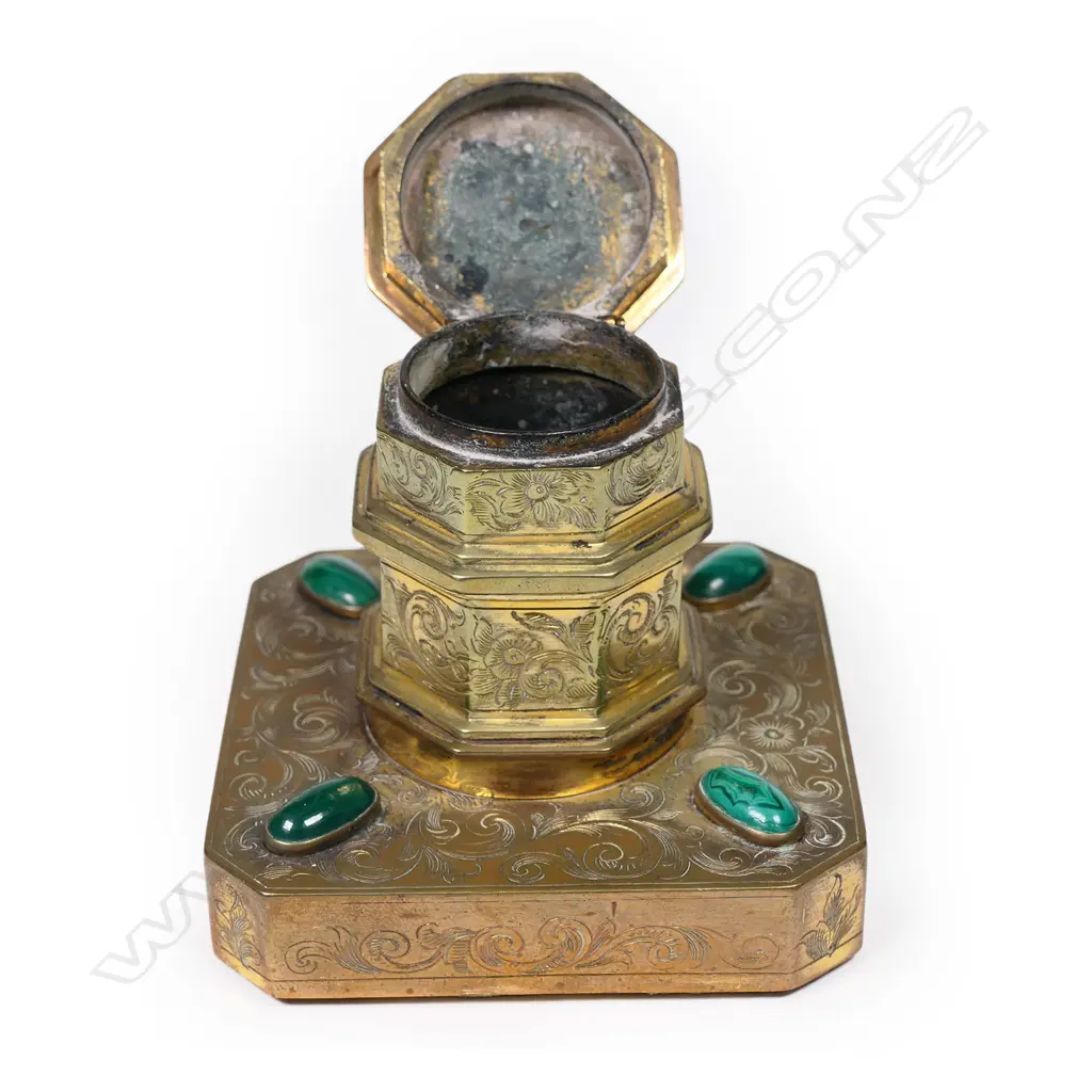 A gilt bronze paperweight inkwell set with malachite cabochons, Image 1++