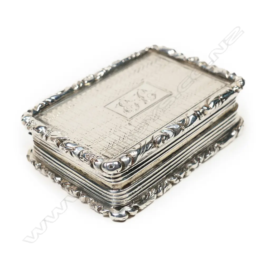 A late Georgian silver vinaigrette, Image 1++