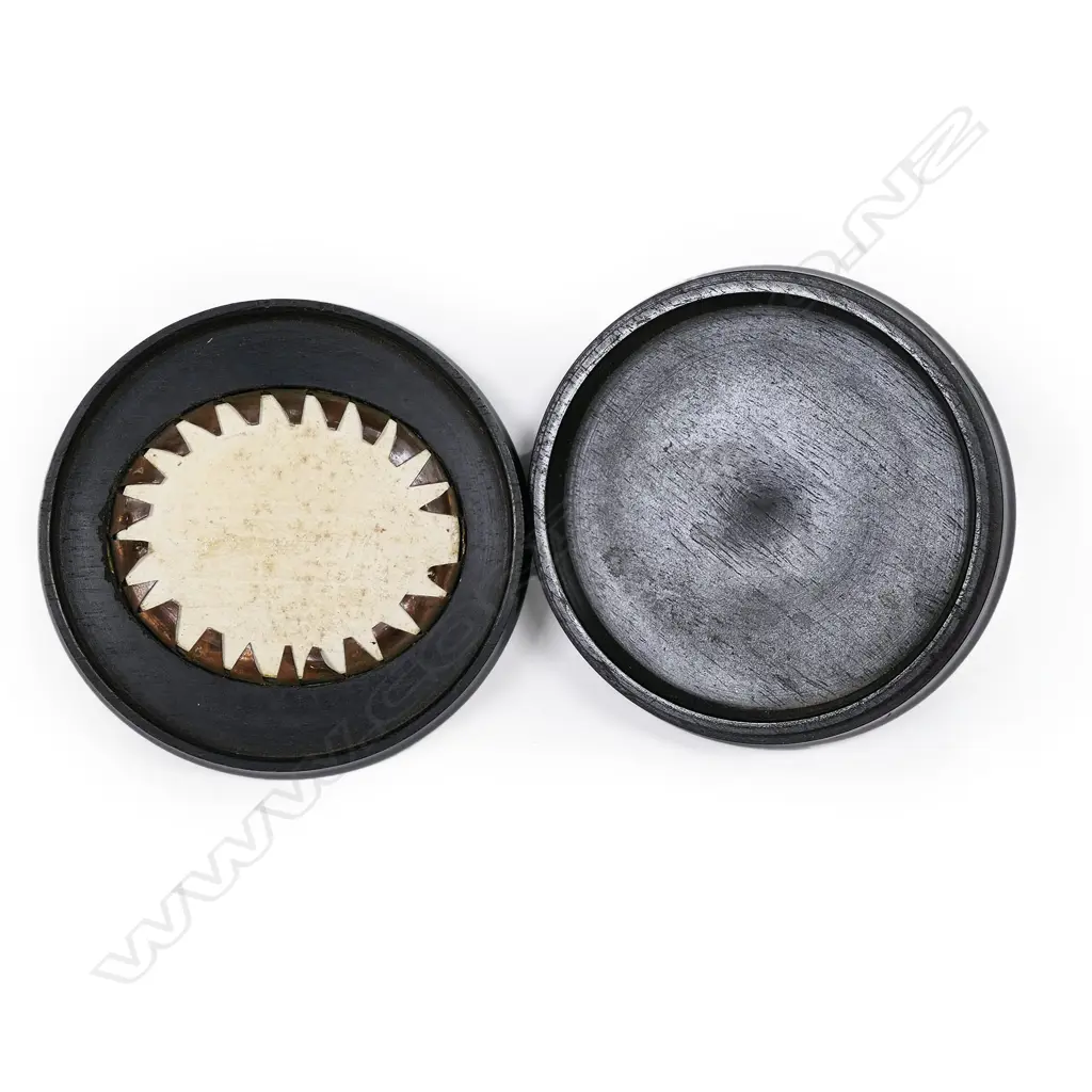 A bois durci circular table snuff box with portrait miniature inset lid. Image 1++