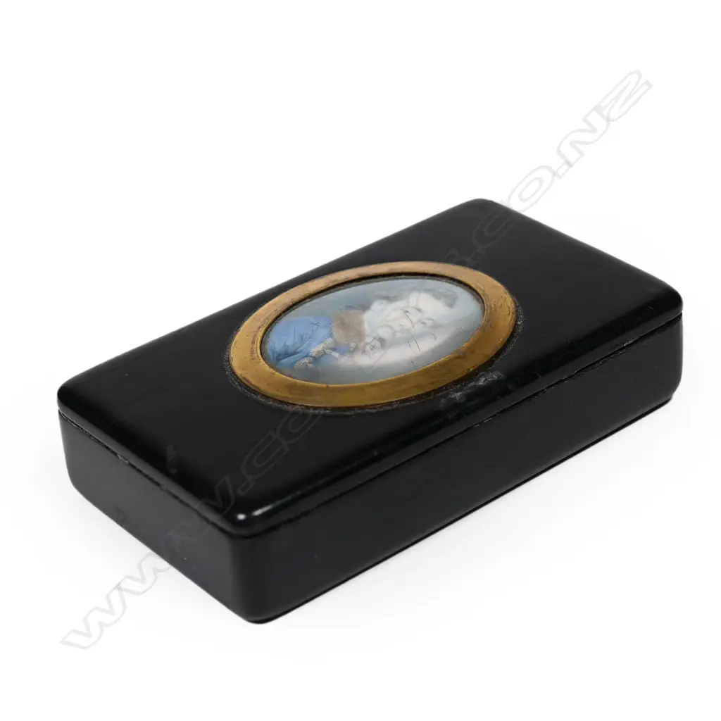 A French bois durci snuff box with portrait miniature of a gentleman to the lid Image 1++