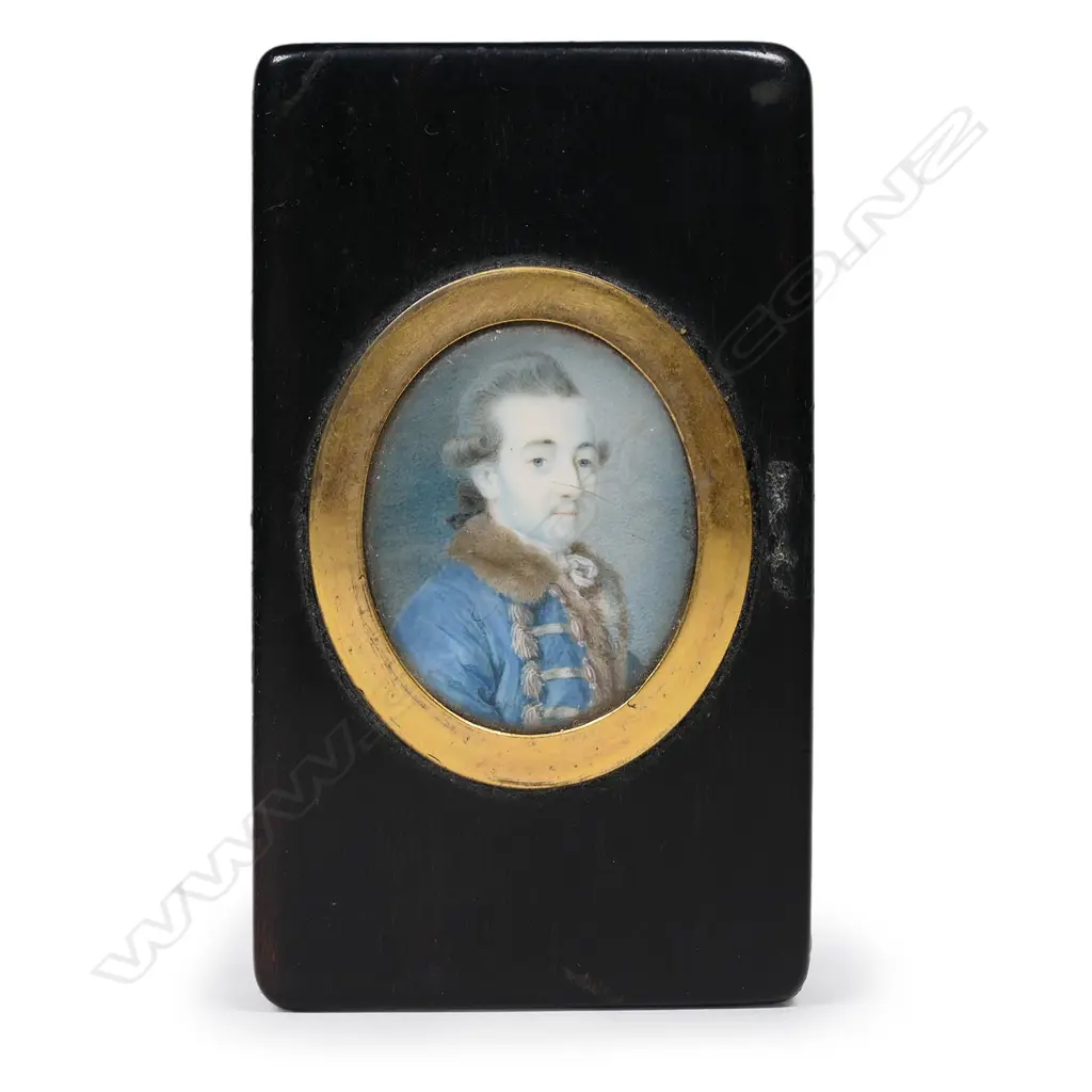 A French bois durci snuff box with portrait miniature of a gentleman to the lid Image 1++