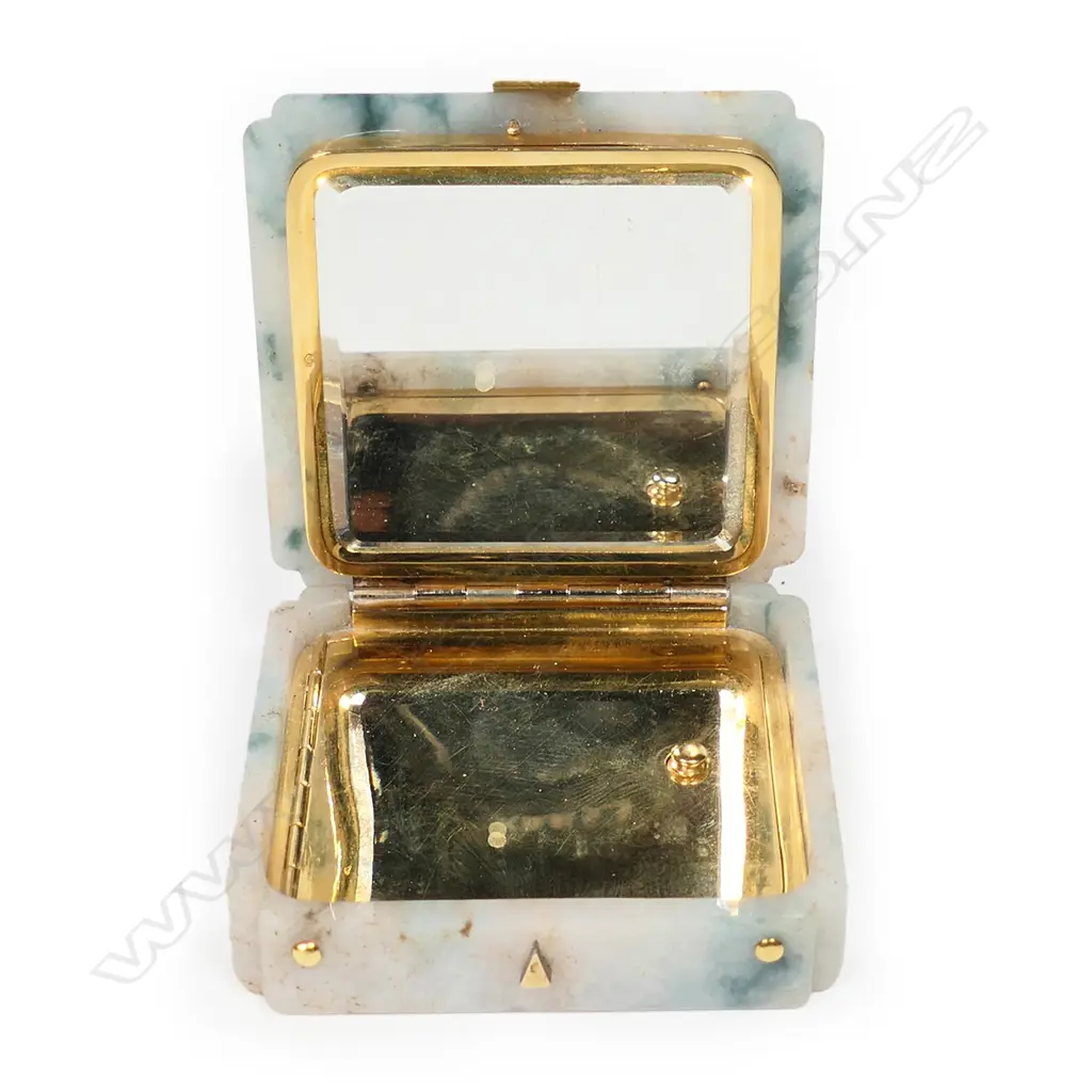 A hardstone and gold powder or rouge box, Image 1++