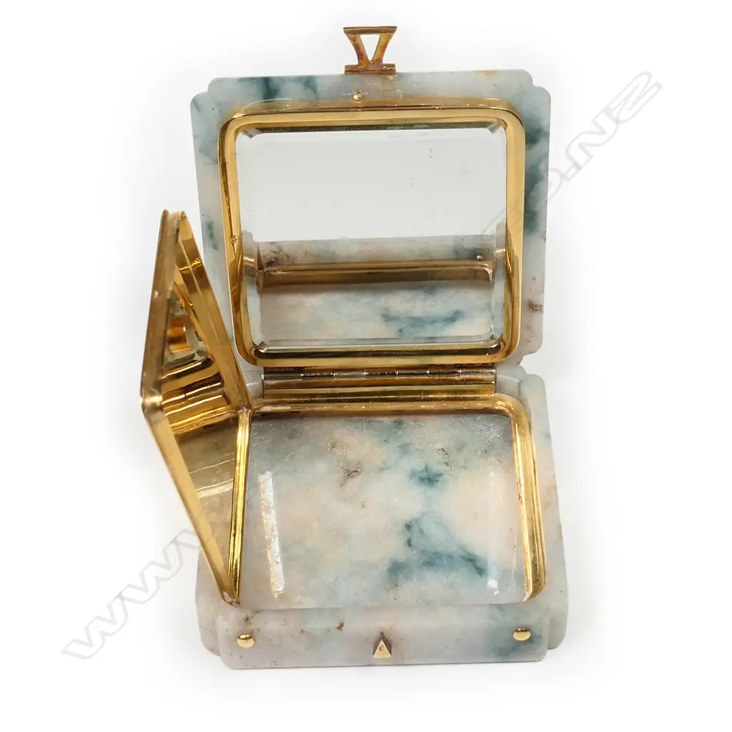 A hardstone and gold powder or rouge box, Image 1++