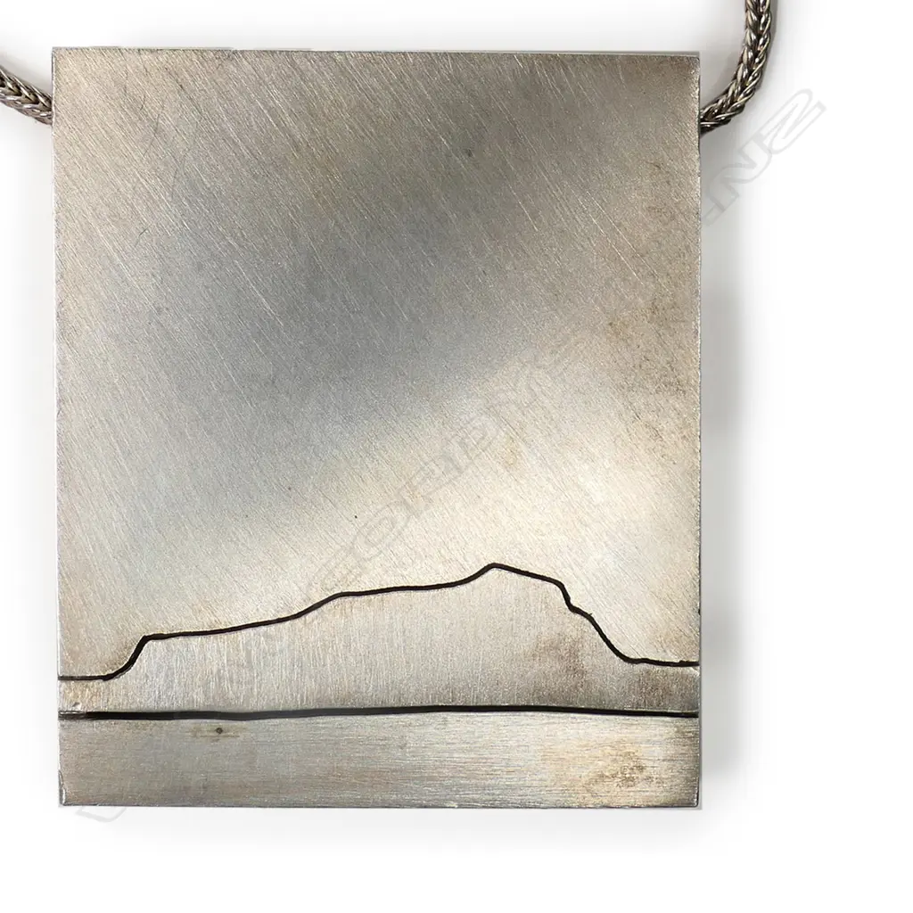 A vintage Jens Hansen (Nelson, NZ) silver pendant on chain, Image 1++