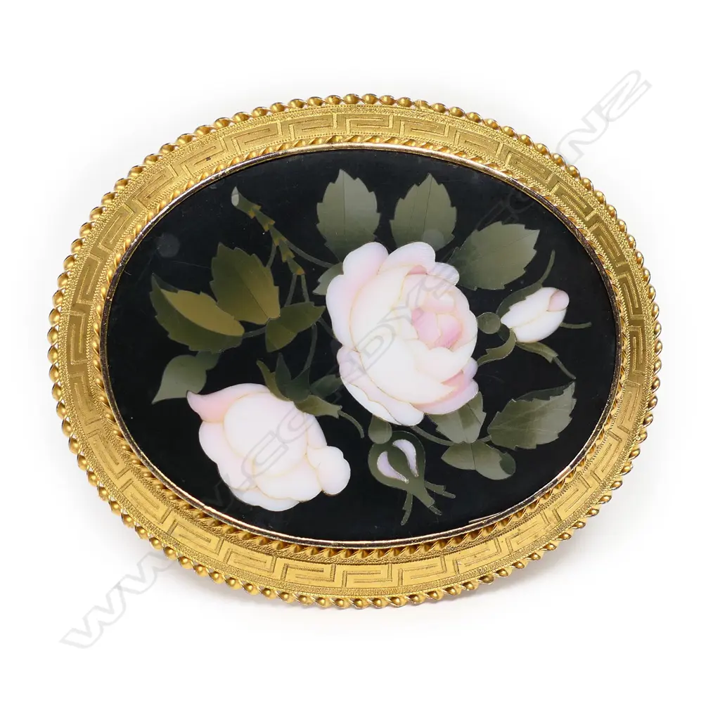 A Victorian silver gilt pietra dura brooch, Image 1++
