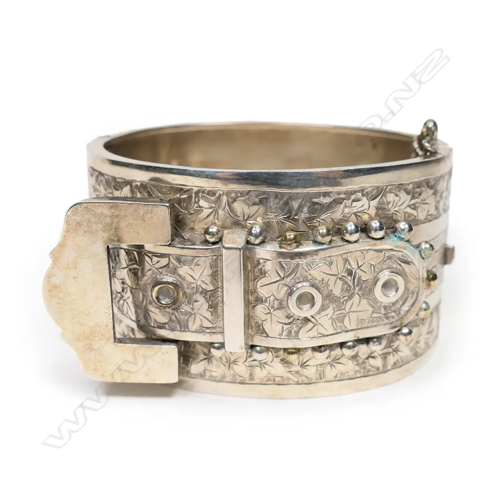 An Edwardian silver fancy buckle form hinged bangle, Image 1++