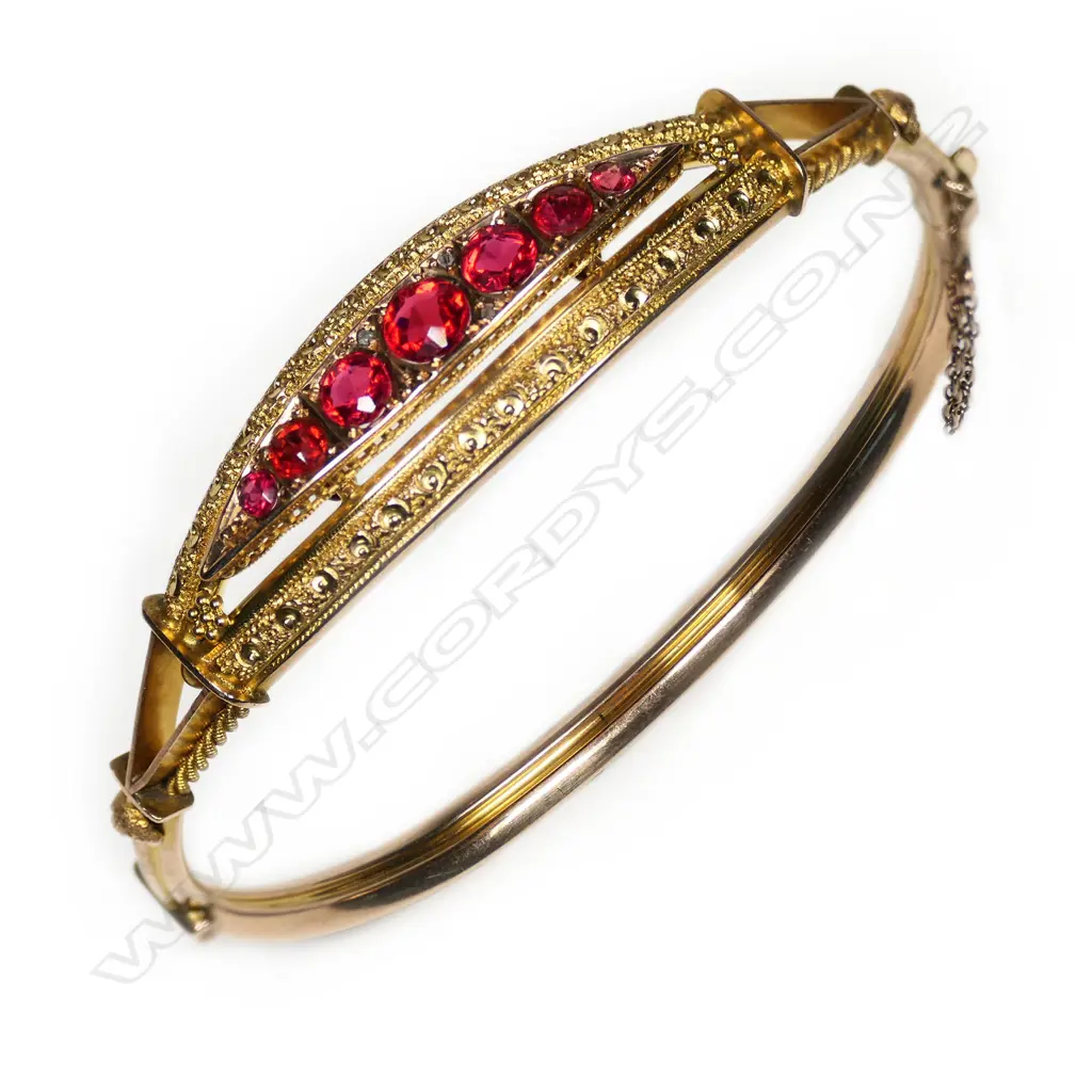 An Edwardian 9ct gold and garnet doublet hinged snap bangle, Image 1++