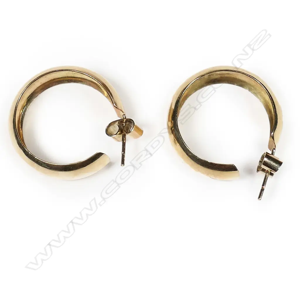 A pair of wide 9ct hoop earrings, Image 1++