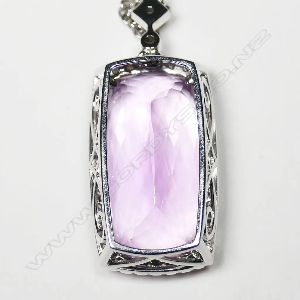 A 14ct white gold kunzite and diamond necklace, Image 1++