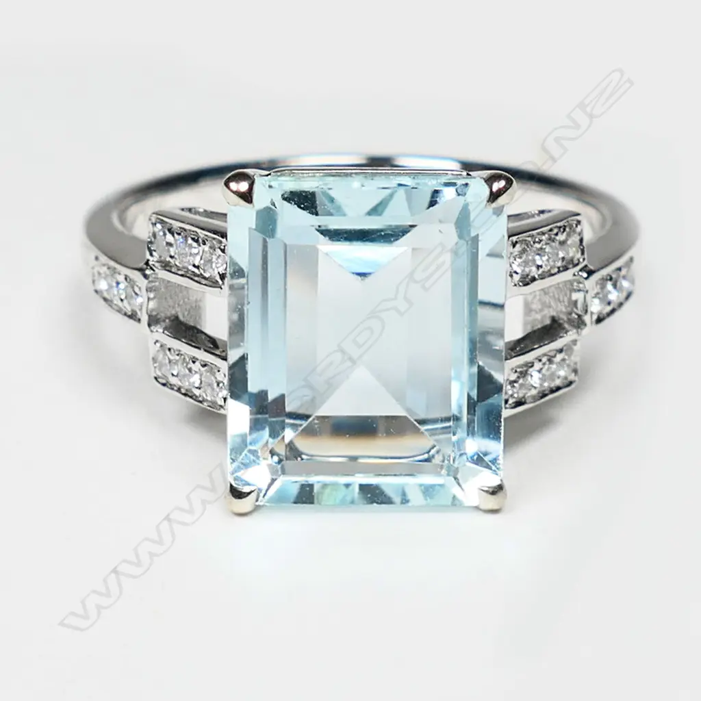 A 14k white gold aquamarine diamond and sapphire ring, Image 1++