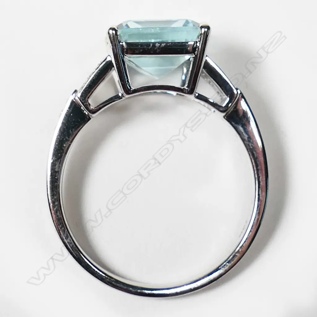 A 14k white gold aquamarine diamond and sapphire ring, Image 1++