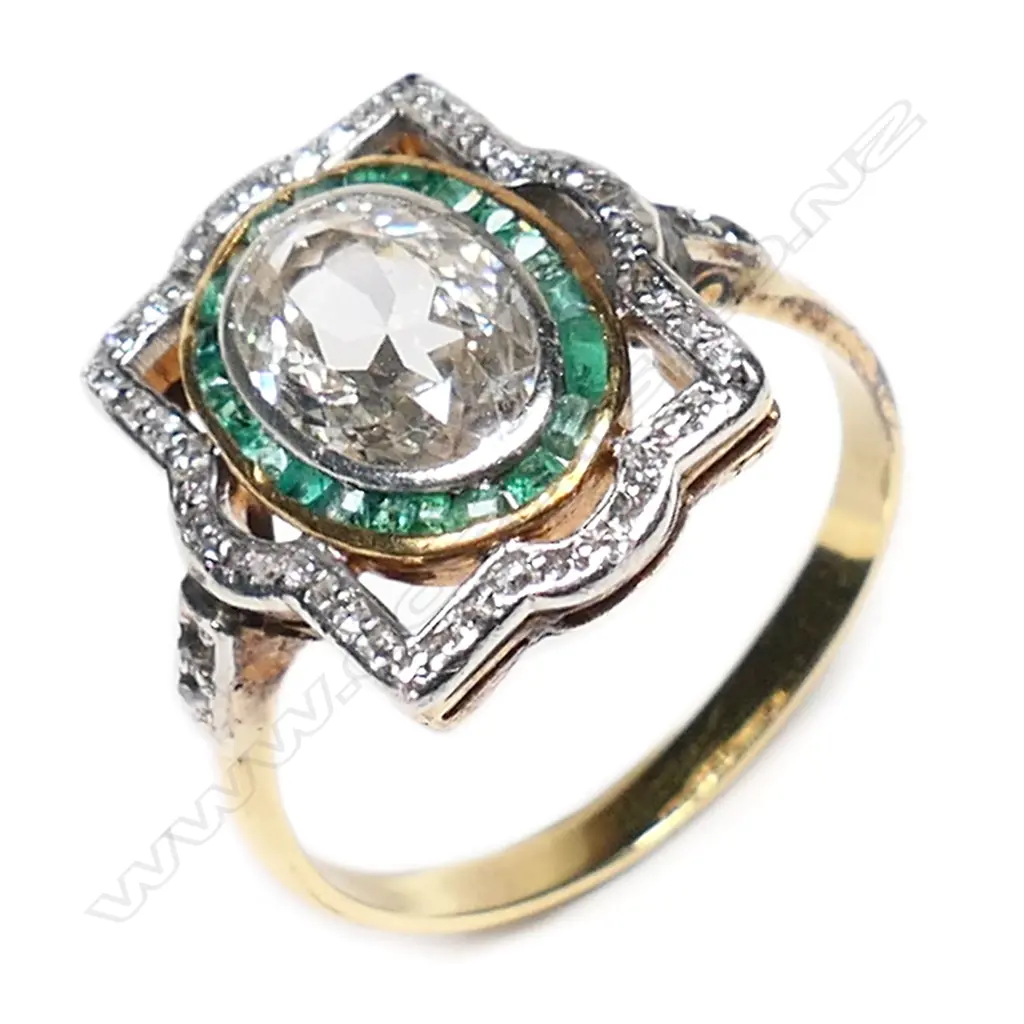An Art Deco 18ct gold, platinum, diamond and emerald ring, Image 1++