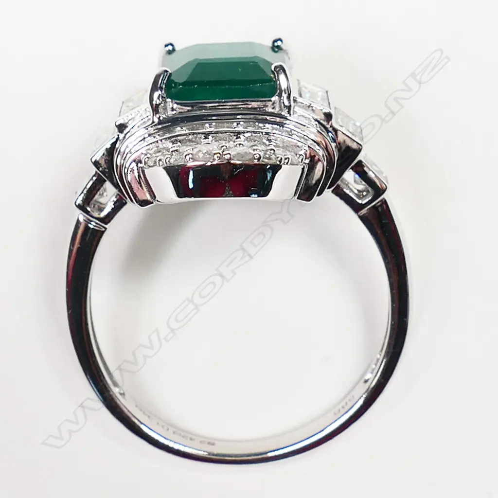 A 14ct white gold, emerald and diamond Art Deco style ring, Image 1++