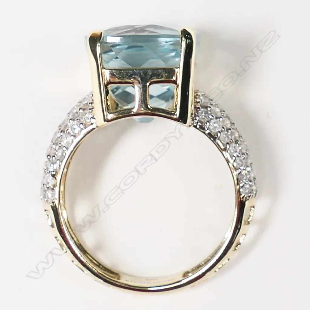 A 14ct gold, aquamarine and diamond ring, Image 1++