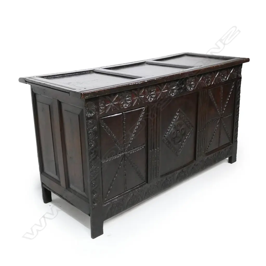 A Georgian oak coffer, Image 1++