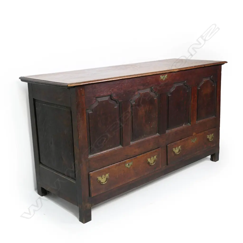 A George III oak mule chest, Image 1++