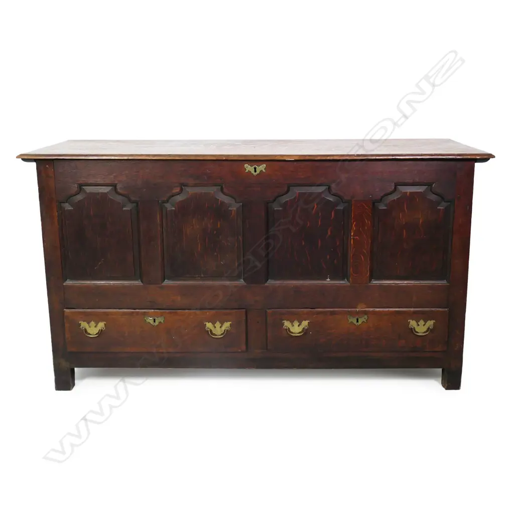 A George III oak mule chest, Image 1++
