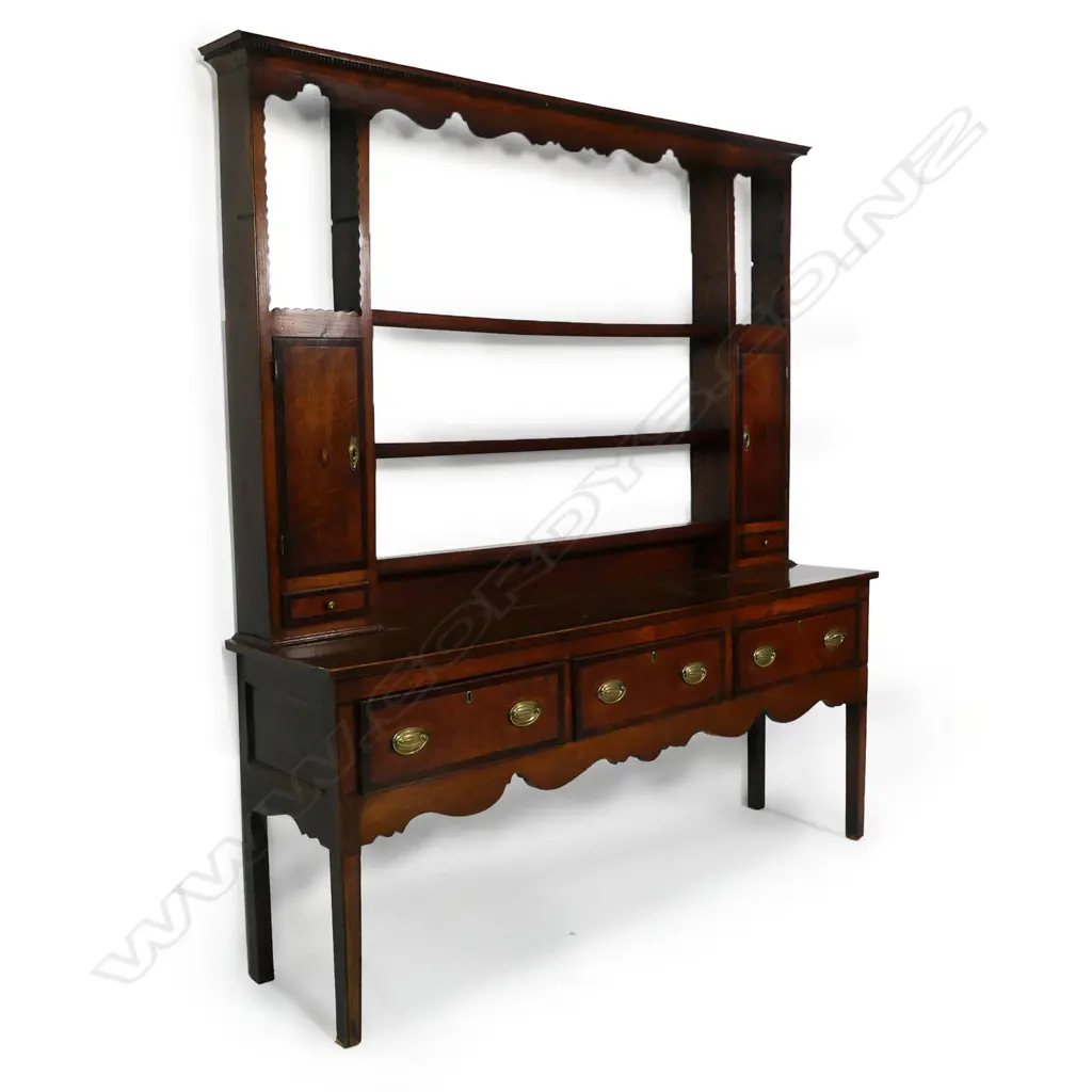 An early 18thC oak Welsh dresser, Image 1++