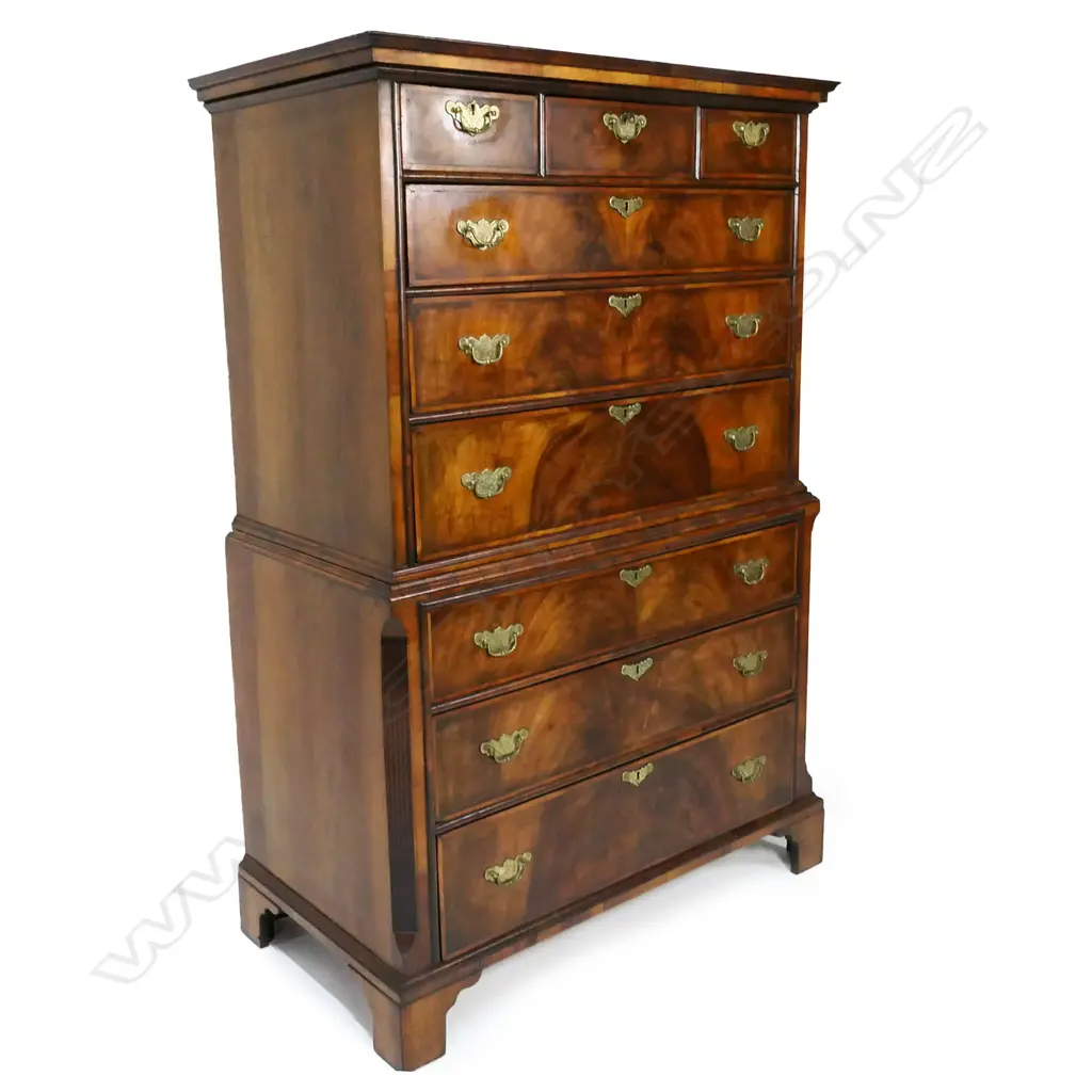 An 18thC walnut chest on chest, Image 1++