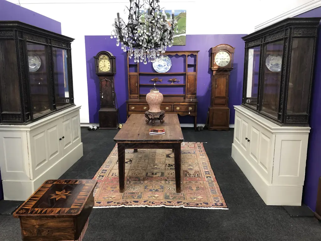A pair of unusual wrought and filigree iron framed display cabinets, Image 1++