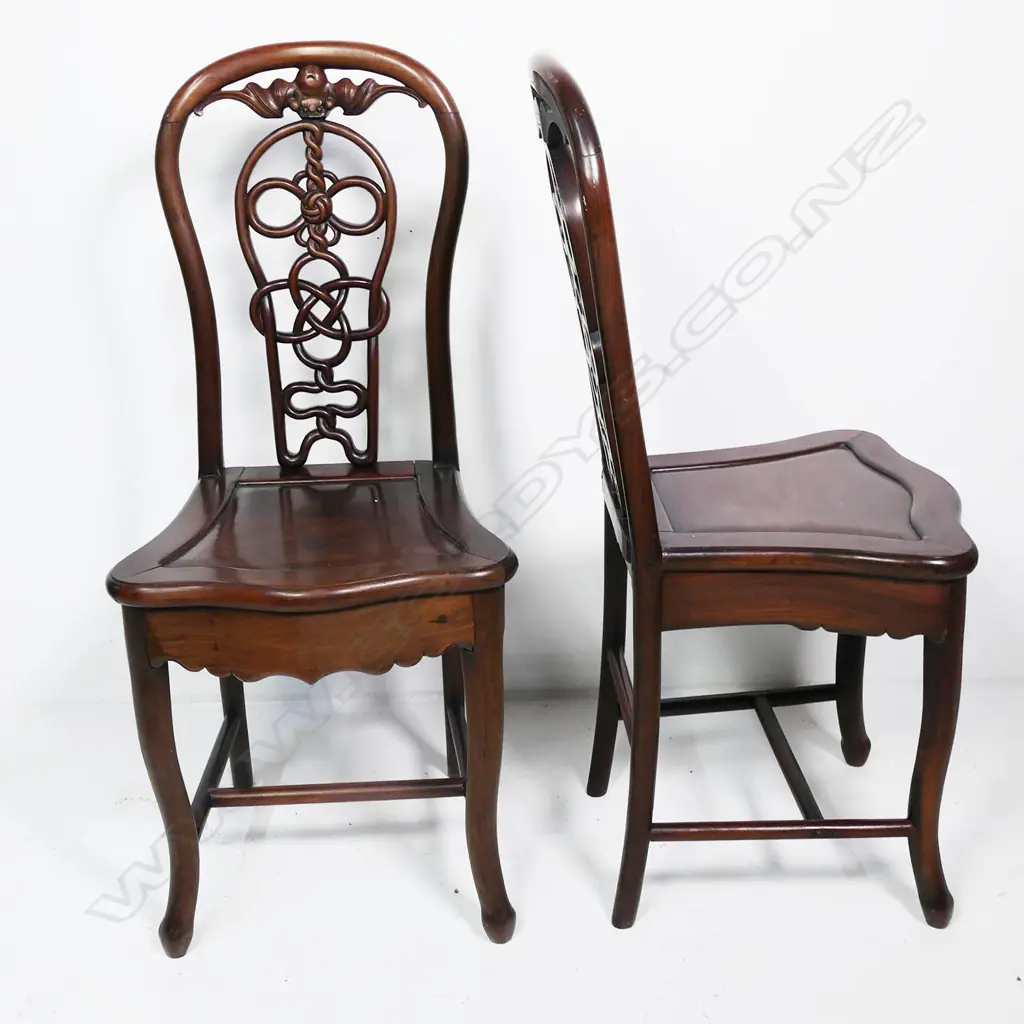 A pair of Chinese rosewood chairs and occasional table, Image 1++