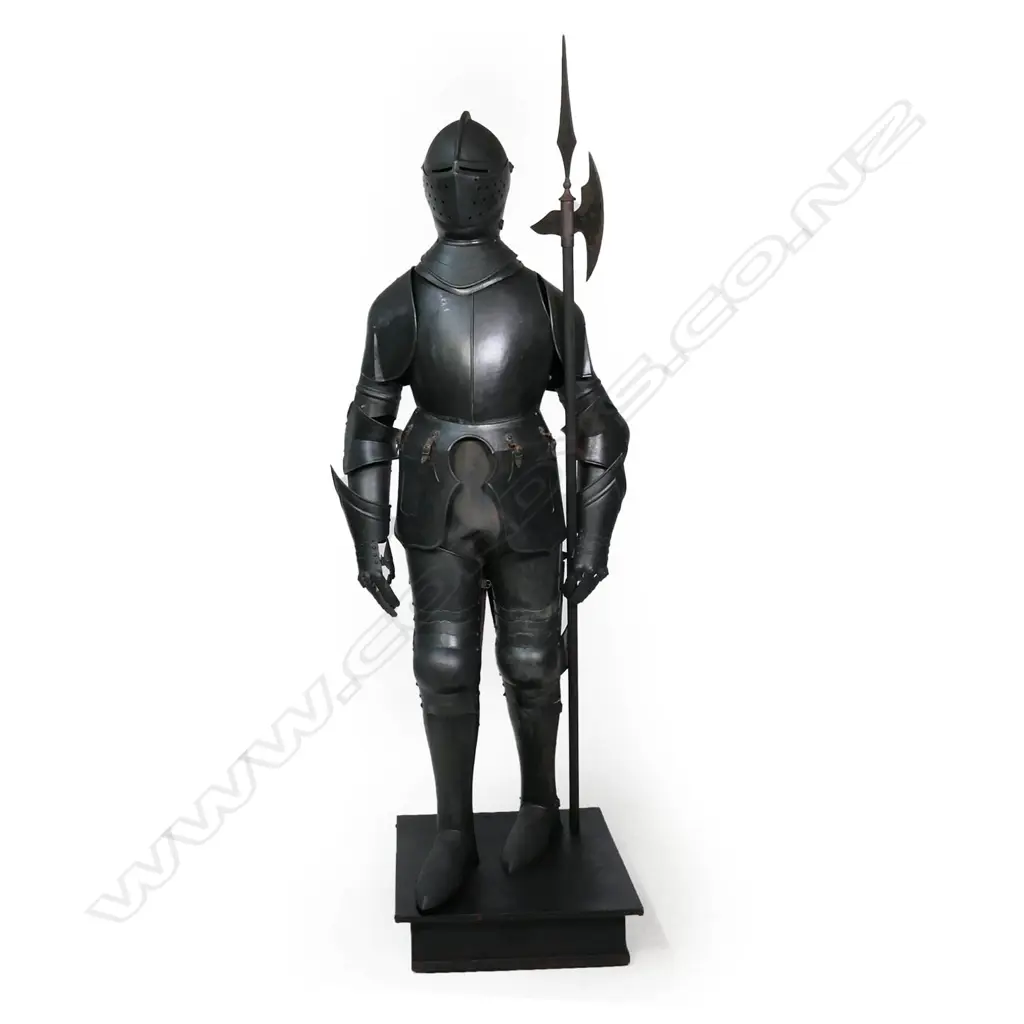 A reproduction medieval suit of armour, Image 1++