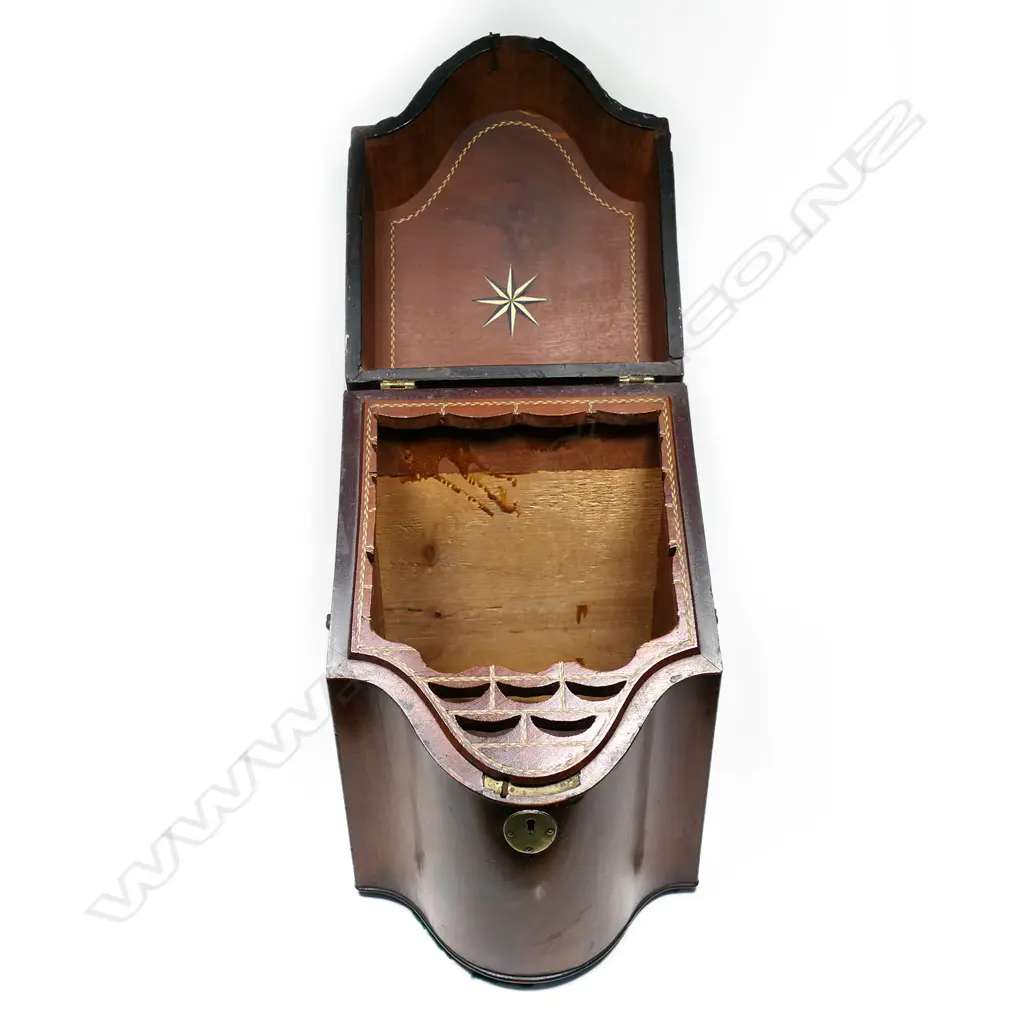 A Georgian mahogany cutlery box, Image 1++