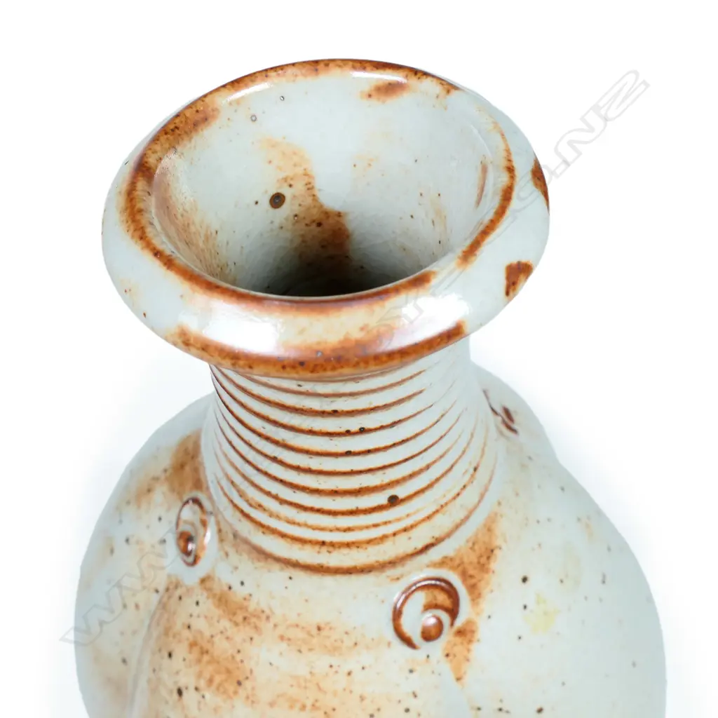 Peter Stichbury shino glazed vase, Image 1++