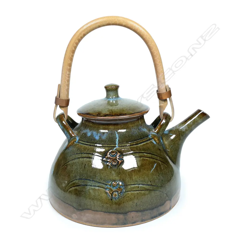 Peter Stichbury teapot, Image 1++