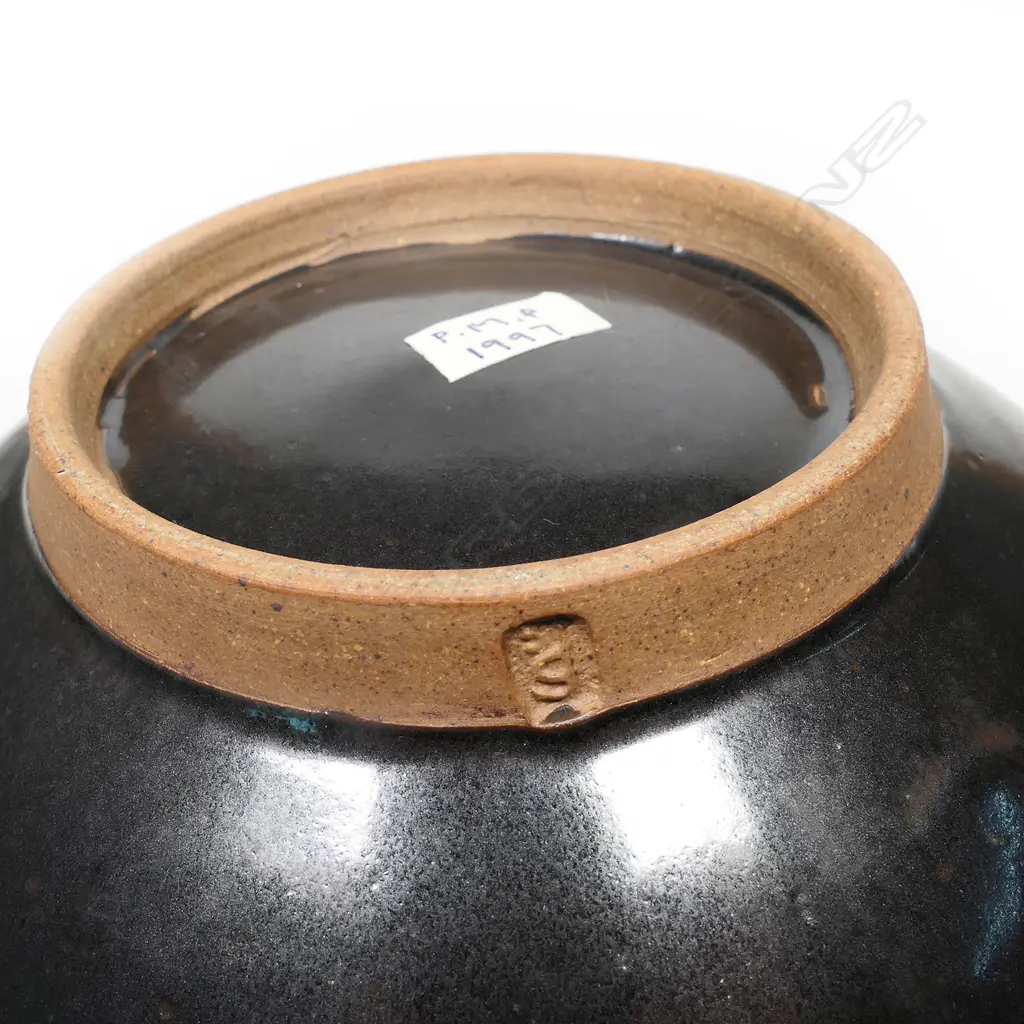 Peter Stichbury large chun glazed flared bowl, Image 1++