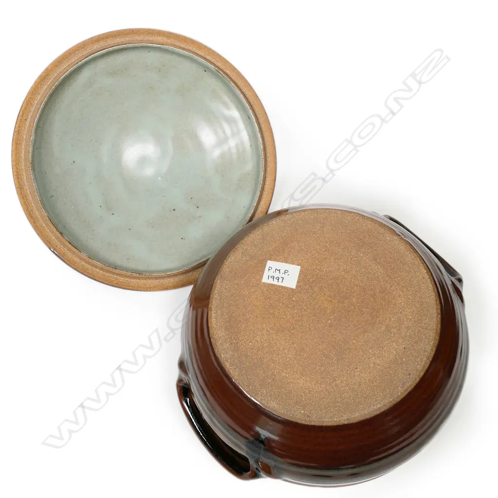 Peter Stichbury lidded casserole, Image 1++