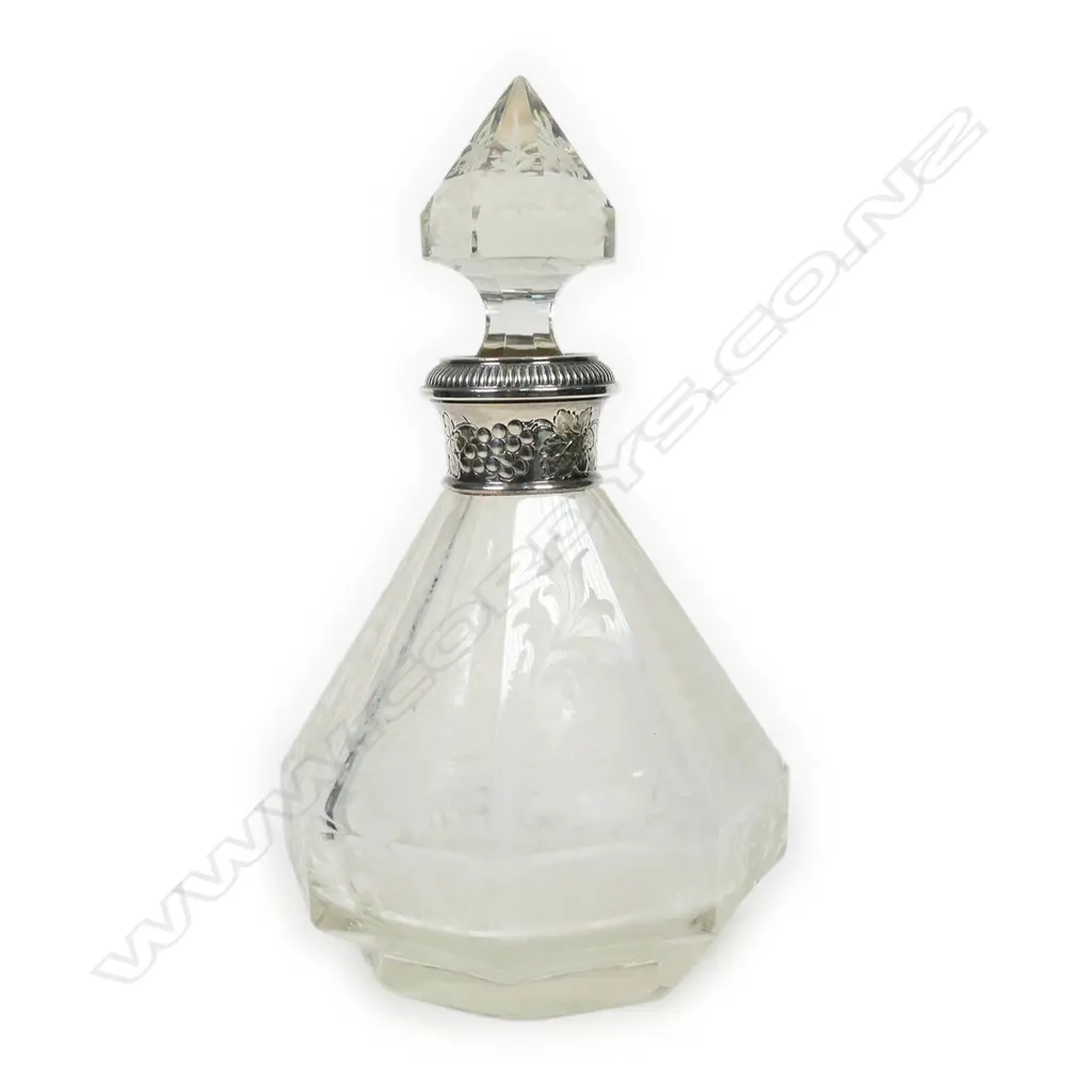 An etched crystal flacon de parfum, Image 1++