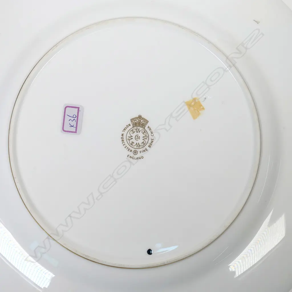 A Royal Worcester decorative plate, Image 1++