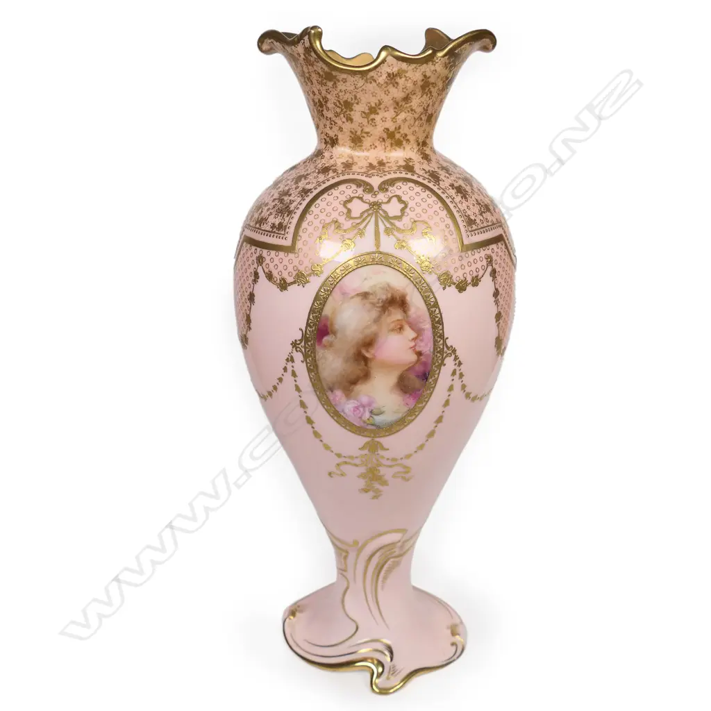 A Royal Doulton porcelain vase, painted by George White (act. 1885-1912), Image 1++