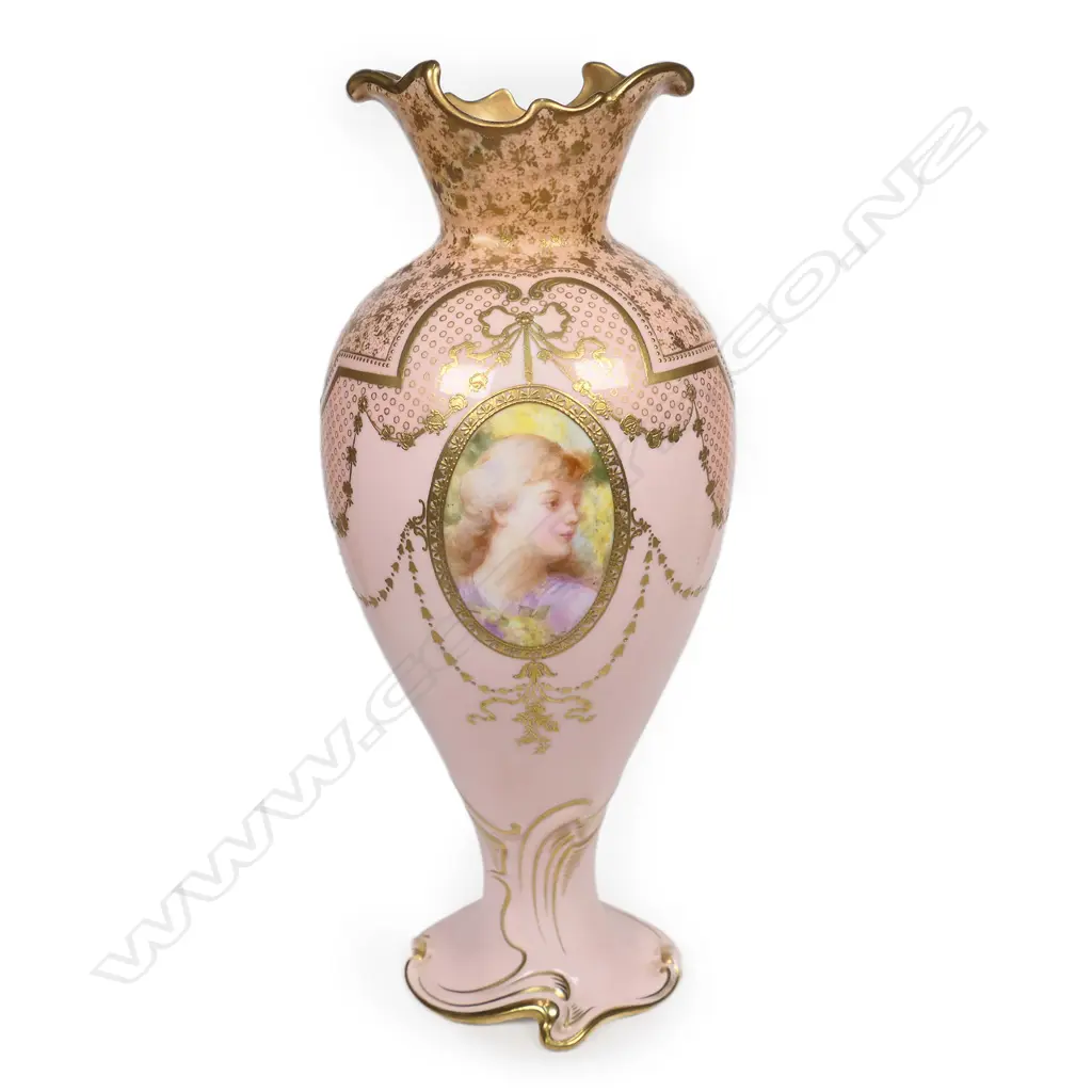 A Royal Doulton porcelain vase, painted by George White (act. 1885-1912), Image 1++
