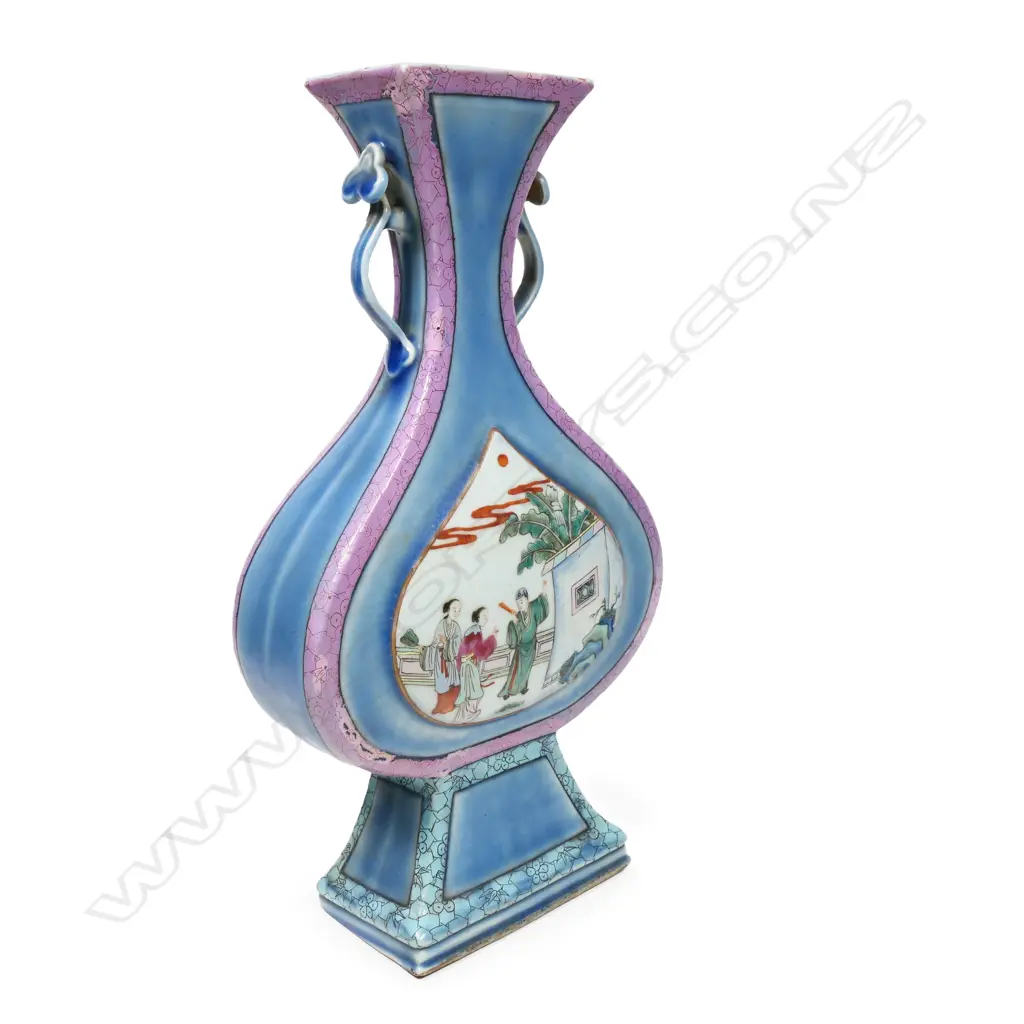 A Chinese famille rose porcelain vase, with Qianlong four-character mark, Image 1++