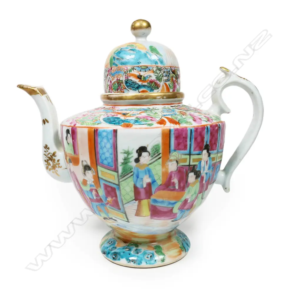 A large 19thC Chinese famille rose teapot Image 1++