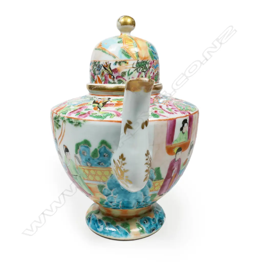 A large 19thC Chinese famille rose teapot Image 1++
