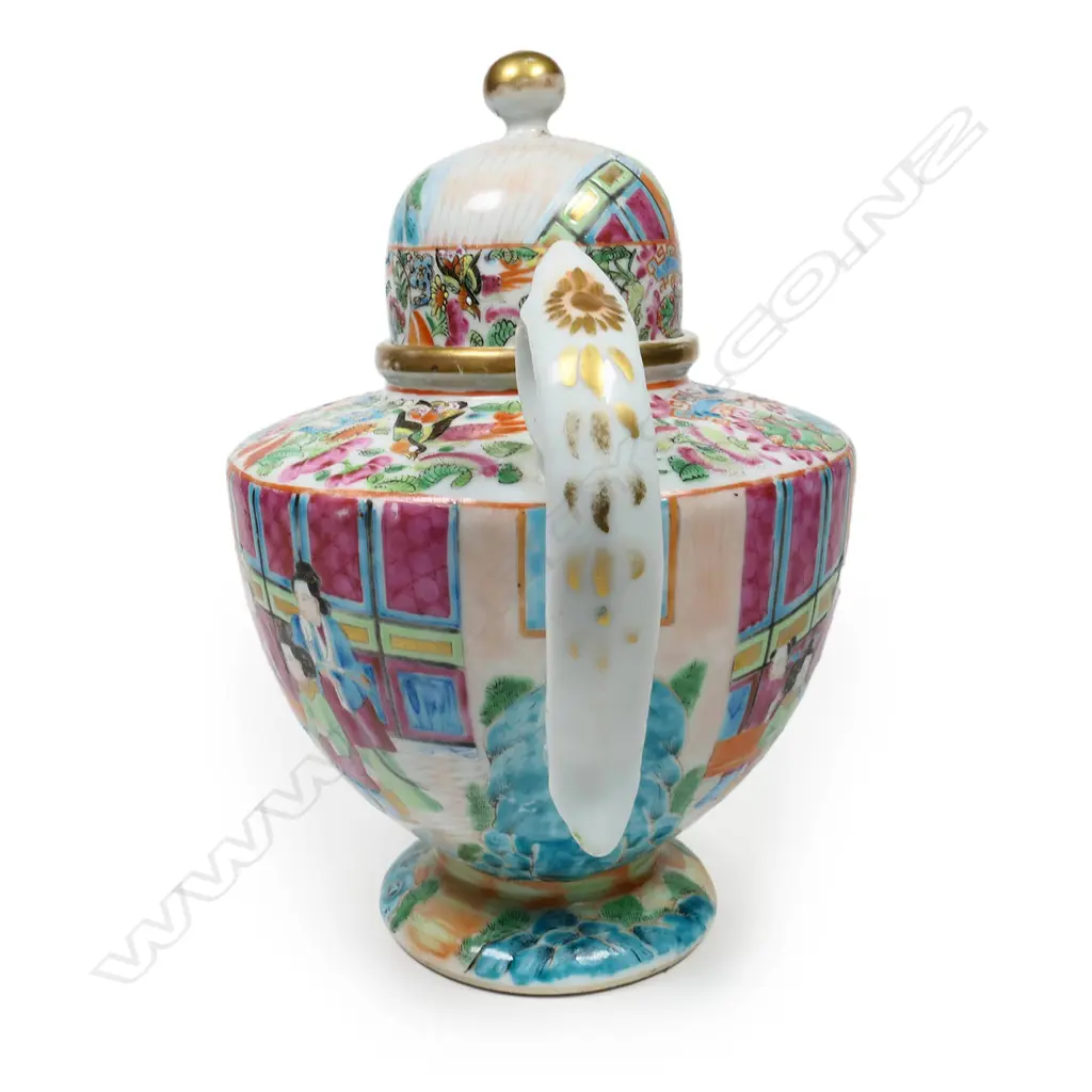 A large 19thC Chinese famille rose teapot Image 1++