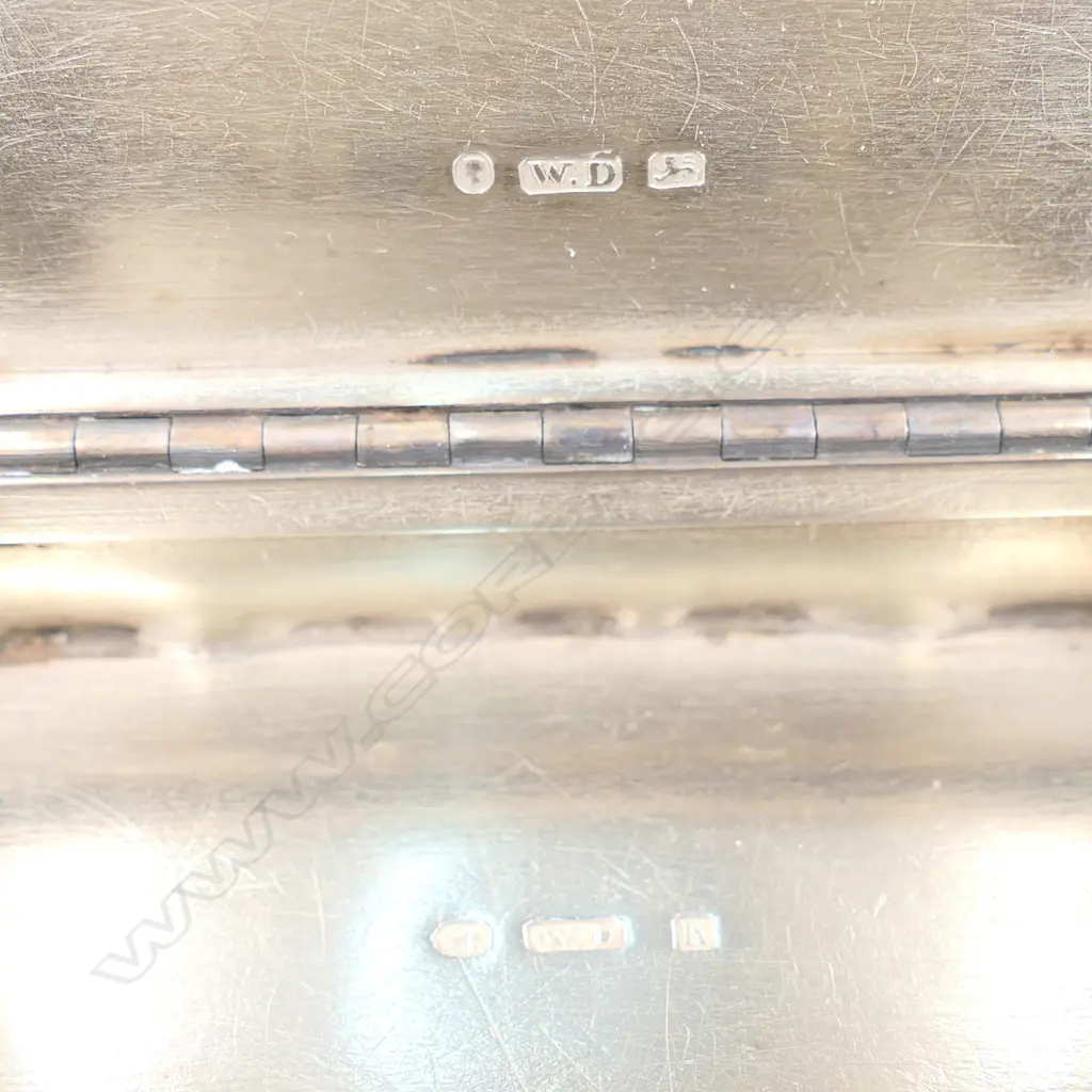 A Victorian silver table snuff box, Image 1++