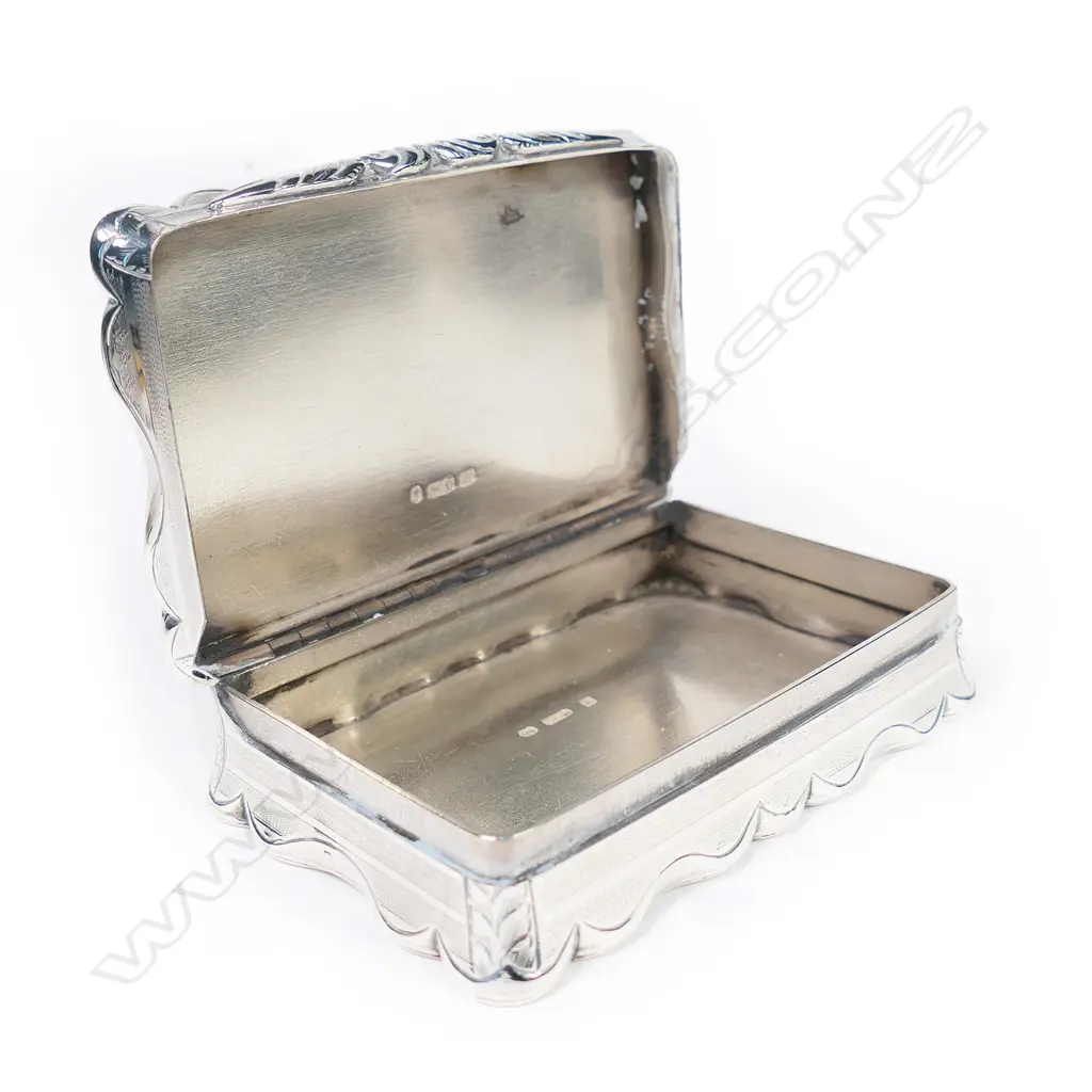 A Victorian silver table snuff box, Image 1++