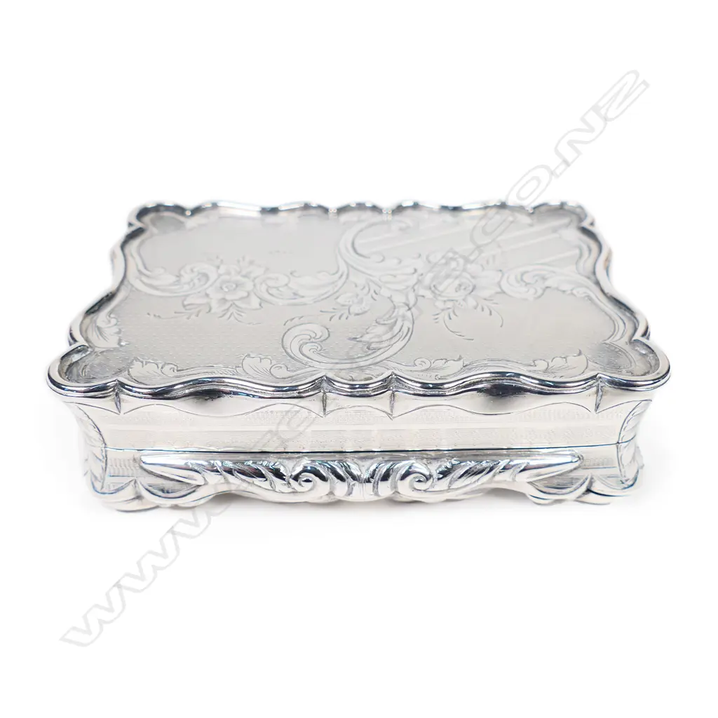 A Victorian silver table snuff box, Image 1++