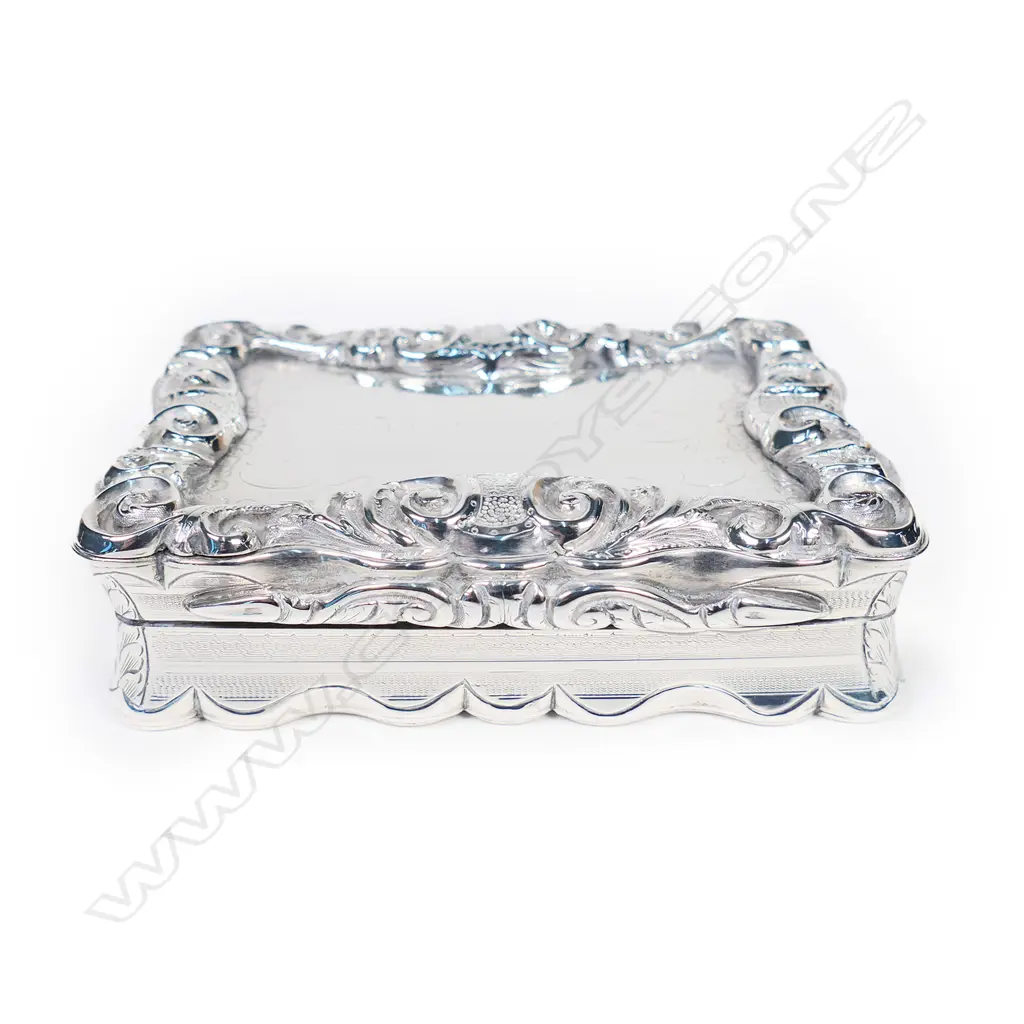 A Victorian silver table snuff box, Image 1++