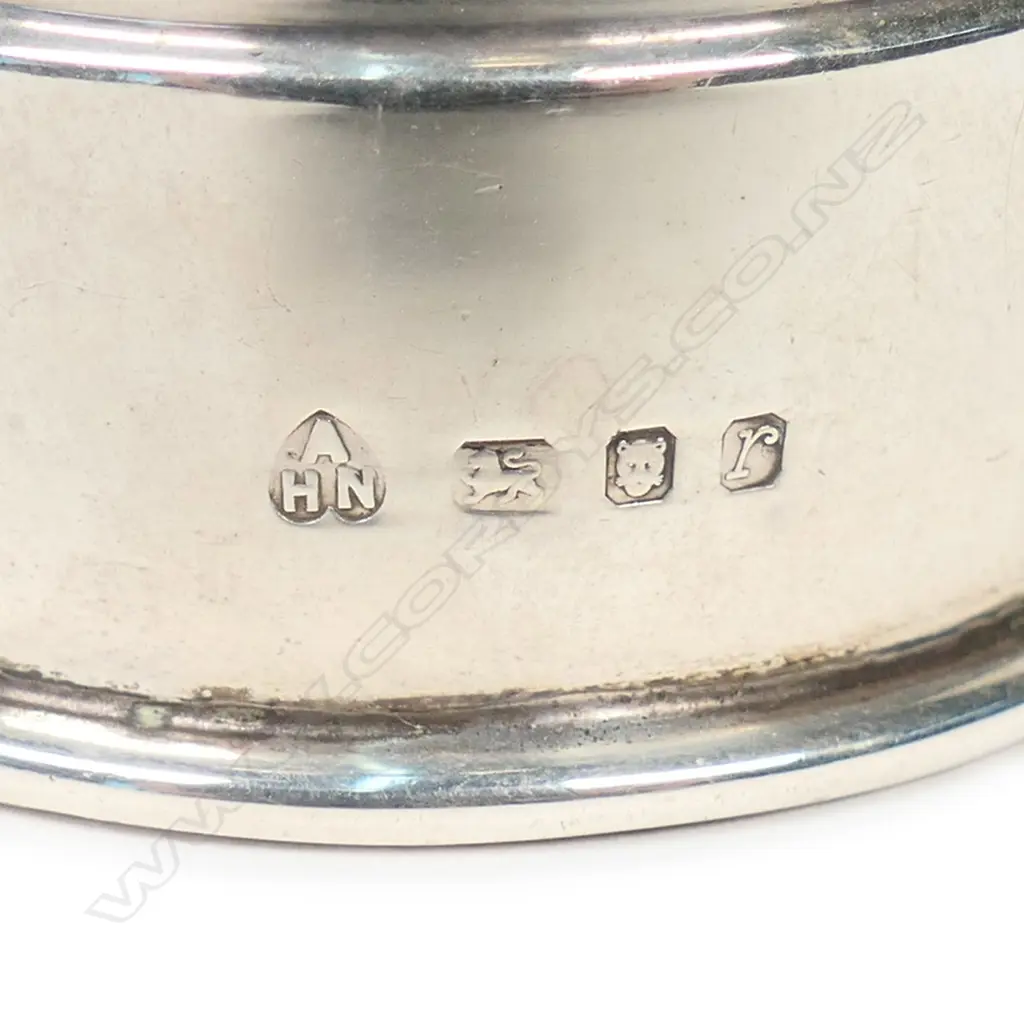 A 1970's classical silver pepper mill, Image 1++