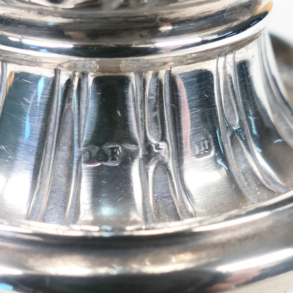 A late Victorian silver sugar caster, Image 1++