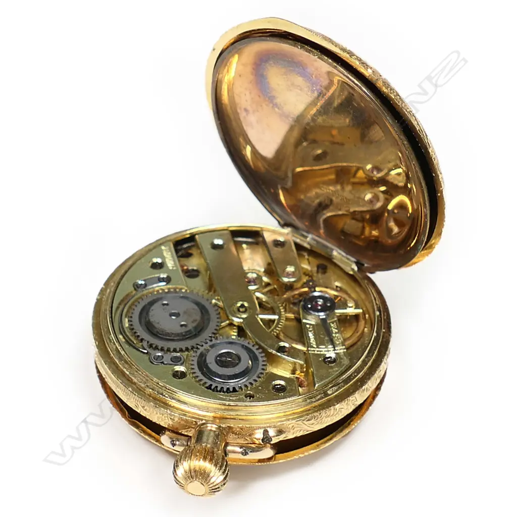 A lady's 18ct gold Swiss full hunter pocket watch by Baume et Cie, early 20thC Image 1++