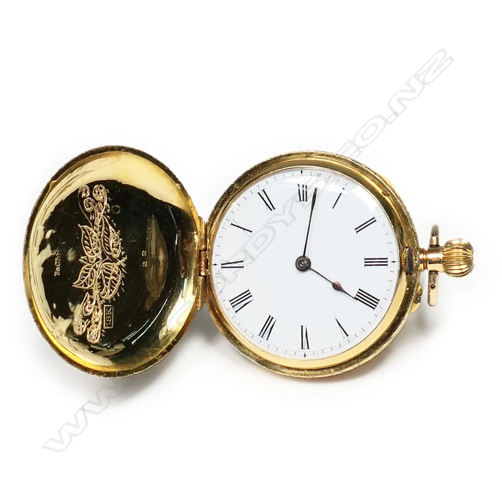 A lady's 18ct gold Swiss full hunter pocket watch by Baume et Cie, early 20thC Image 1++